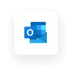 Dos mujeres colegas miran una tableta que muestra un informe que evalúa la degradación promedio de la lista de correo electrónico para promover la conservación de la lista de correo electrónico.