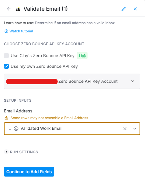 El menú de configuración de integración de Clay.com de ZeroBounce con la función '@email' seleccionada dentro de 'Configurar entradas'