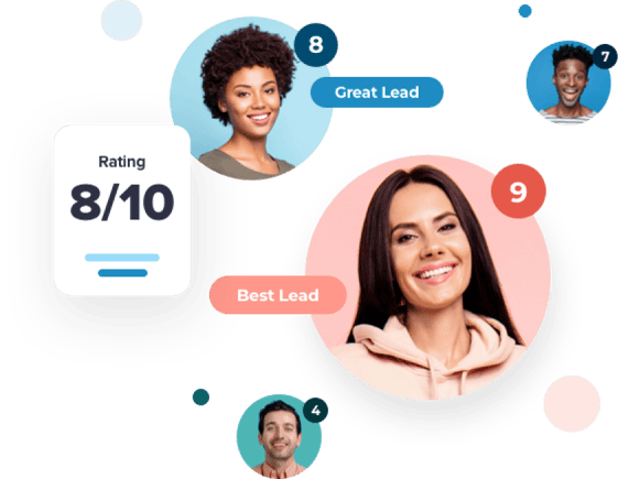 Retratos de dos mujeres y dos hombres en círculos de colores con calificaciones numéricas de izquierda a derecha: 8, 9, 4 y 7 y una calificación adicional de 8/10.