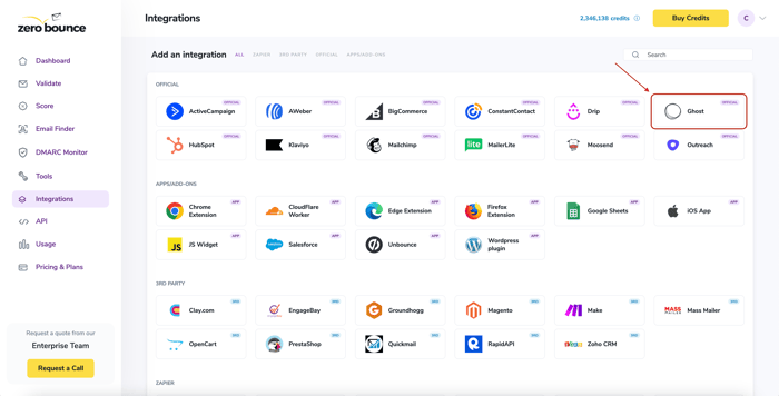 El panel de integraciones de ZeroBounce con un recuadro rojo y una flecha que apunta a la integración de Ghost.